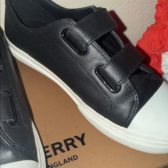 Burberry Kids 34 Unisex Mini Larkhall Low Top Sneaker Black and White. - Picture 7 of 11